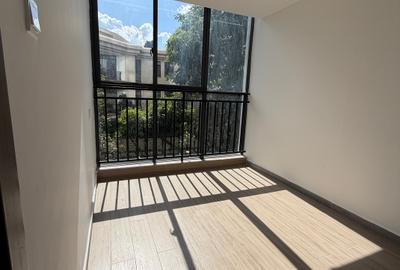 1 Bed Apartment with Swimming Pool in Riverside