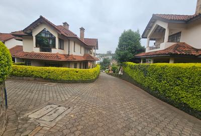 4 Bed Townhouse with En Suite in Spring Valley - 4