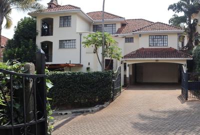 4 Bed Villa with En Suite in Spring Valley