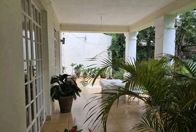 5 Bed Townhouse with En Suite in Spring Valley - 3