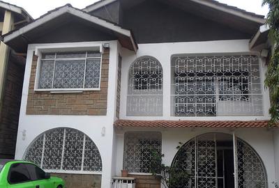 5 Bed House with En Suite in Westlands Area