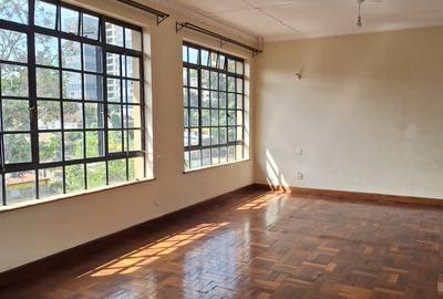 3 Bed Apartment with En Suite in Riverside - 4