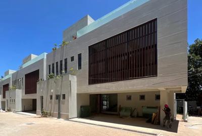 5 Bed Townhouse with En Suite in Lavington