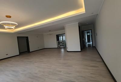 3 Bed Apartment with En Suite in Riverside - 2