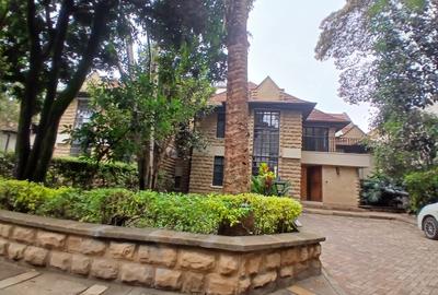 6 Bed Townhouse with En Suite at Lavington Green - 3