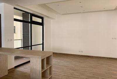 3 Bed Apartment with En Suite in Riverside