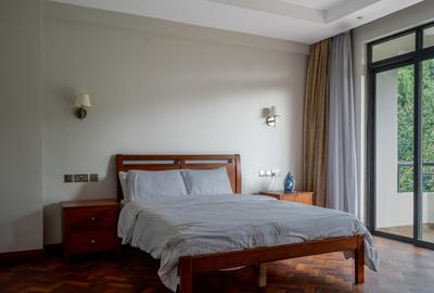 Furnished 4 Bed Apartment with En Suite in Riverside - 2