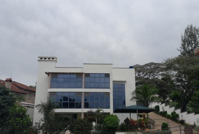 6 Bed House with En Suite at Nyari Central