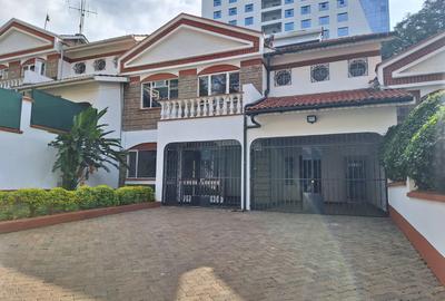 4 Bed Townhouse with En Suite in Westlands Area