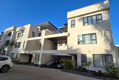 5 Bed Townhouse with En Suite at Lavington Green - 2