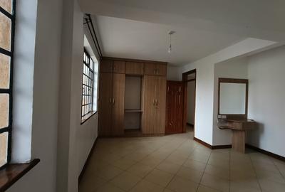5 Bed Townhouse with En Suite in Westlands Area