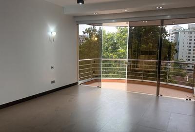 3 Bed Apartment in Riverside - 4
