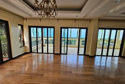 4 Bed Apartment with En Suite in Riverside