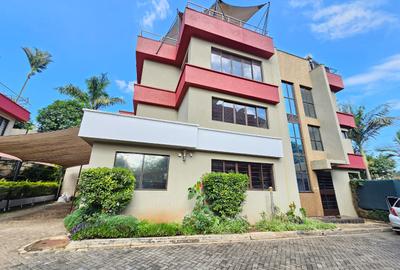 5 Bed House with En Suite in Lavington