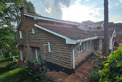 4 Bed House with En Suite in Nyari