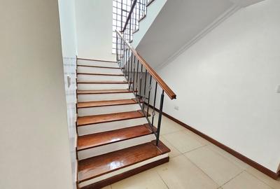 4 Bed House with En Suite in Kitisuru