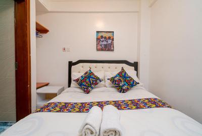 Serviced 4 Bed Apartment with En Suite at Hurlingham - 2