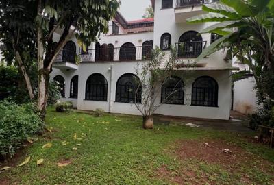 4 Bed Townhouse with En Suite in Riverside - 2