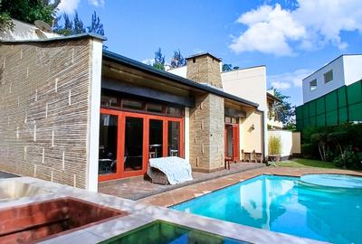 4 Bed Villa with En Suite in Runda