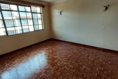 3 Bed Apartment with En Suite in Lavington - 4
