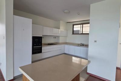 3 Bed Apartment with En Suite in Parklands - 3