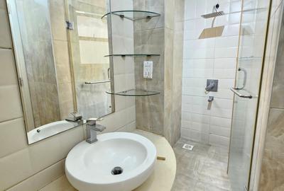 1 Bed Apartment with En Suite in Lavington - 4