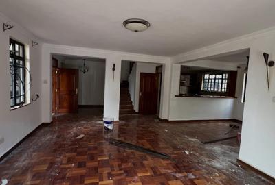 5 Bed Townhouse with En Suite in Lavington - 2