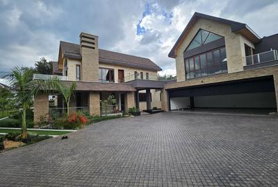 5 Bed House with En Suite in Runda