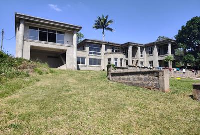 5 Bed House with En Suite in Runda