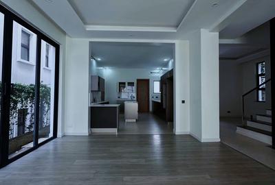 5 Bed Townhouse with En Suite in Lavington - 3