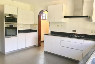 4 Bed House with En Suite in Runda