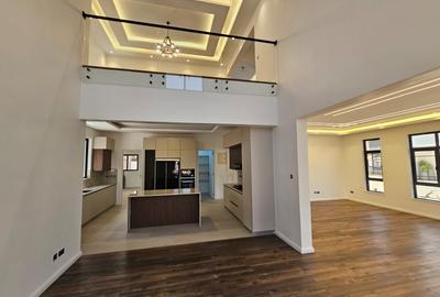 5 Bed House with En Suite in Lavington - 2