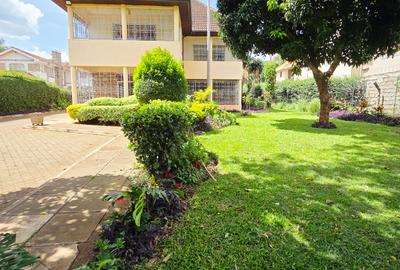 5 Bed House with En Suite in Runda - 2