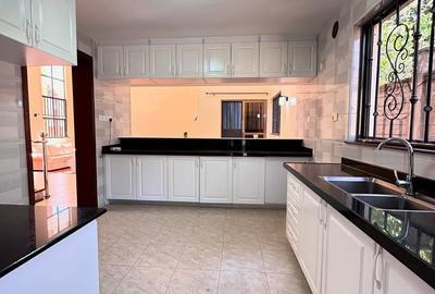 5 Bed Townhouse with En Suite at Chalbi Drive - 4