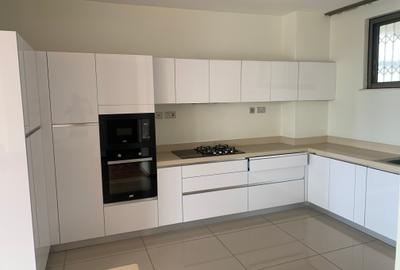 3 Bed Apartment with En Suite in Muthaiga