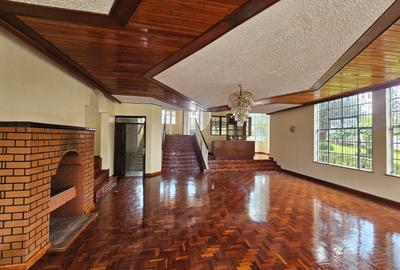 5 Bed House with En Suite in Runda