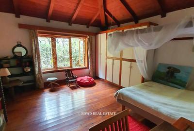 4 Bed House with En Suite in Rosslyn