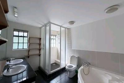 5 Bed Townhouse with En Suite in Lavington - 2