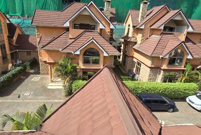 5 Bed Townhouse with En Suite at Lavington Green - 3