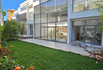 5 Bed Townhouse with En Suite in Lavington - 2