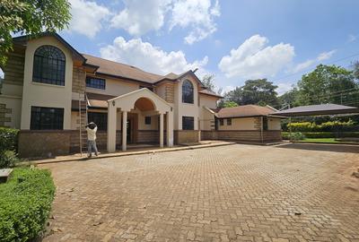 5 Bed House with En Suite in Runda - 4