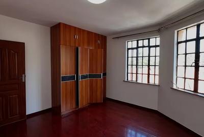 Serviced 2 Bed Apartment with En Suite at Valley Arcade