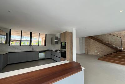 4 Bed House with En Suite in Loresho - 2