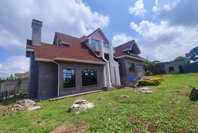 6 Bed House with En Suite in Cianda