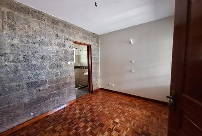 4 Bed Townhouse with En Suite in Spring Valley