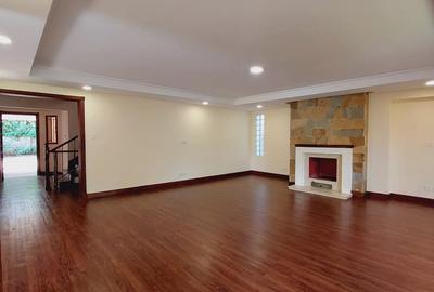 5 Bed Townhouse with En Suite in Spring Valley - 2