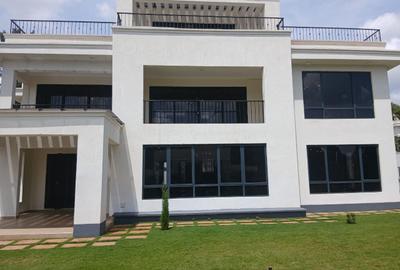 5 Bed Villa with En Suite in Runda - 4