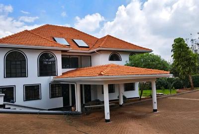 5 Bed House with En Suite in Ridgeways - 3