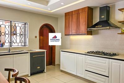 4 Bed Villa with En Suite in Brookside - 3