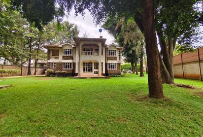 5 Bed House with En Suite at Lavington Green